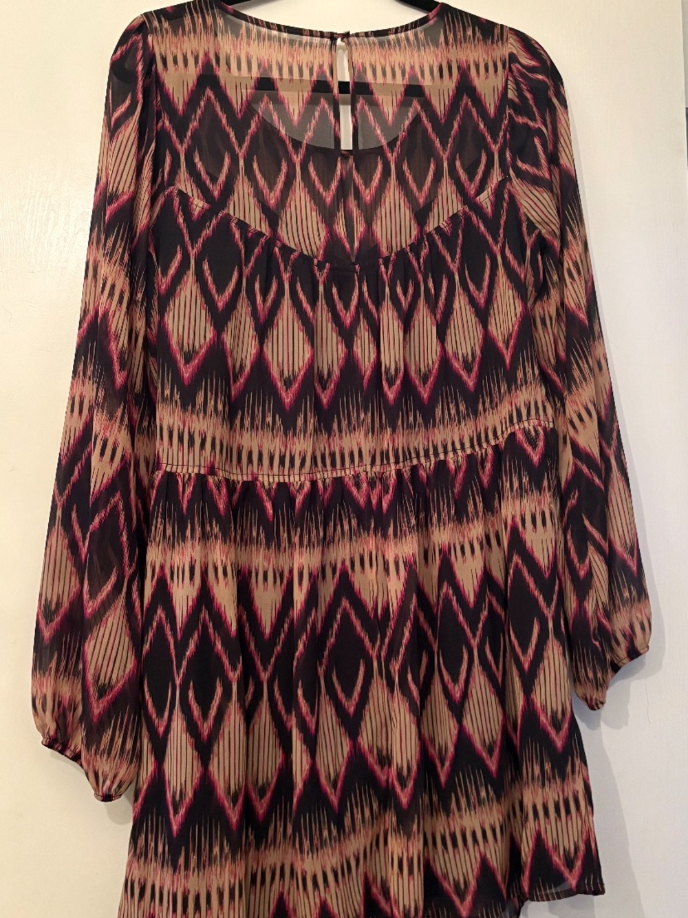 Express Scoop-Neck Printed Long-Sleeve Tunic - Black, Pink & Tan